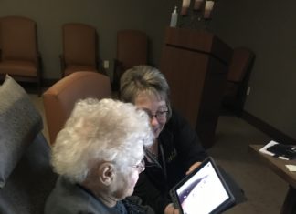 Assisted Living & Memory Caretakers Give Residents Comfort